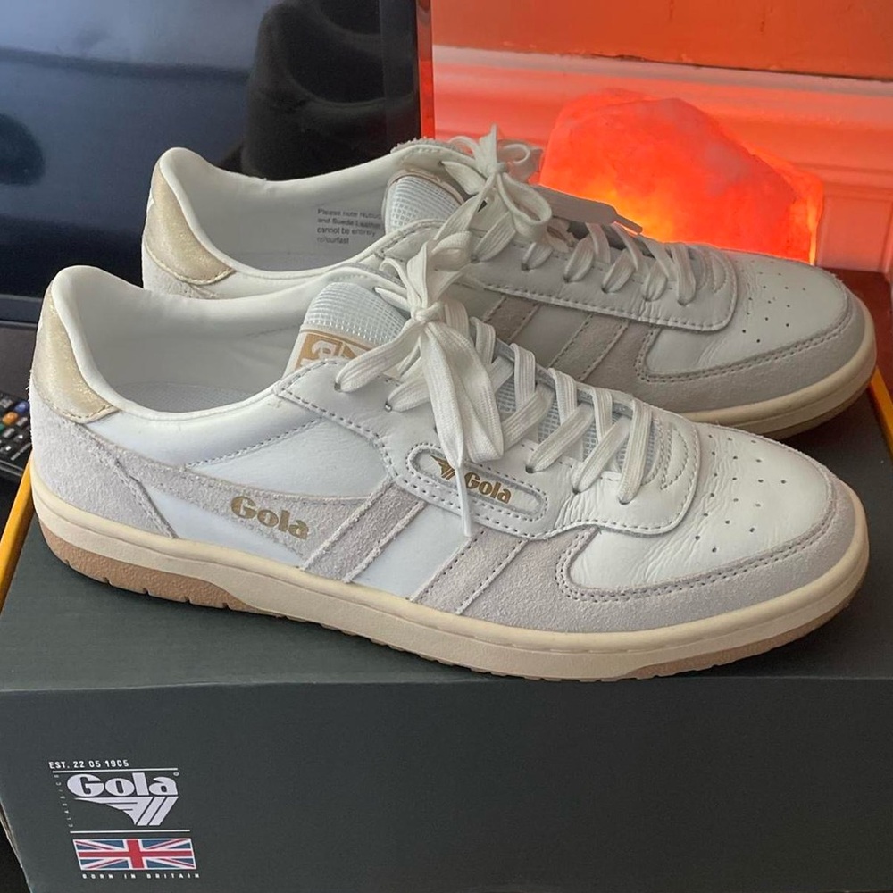 Gola Hawk Sneakers Size 8 // white- off white- gold